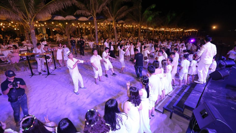 chủ đề cho tiệc cuối năm